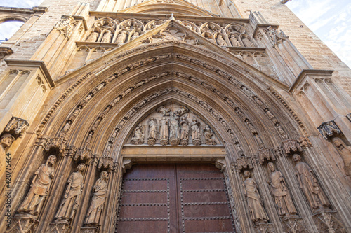 Metropolitan Cathedral–Basilica of the Assumption of Our Lady of Valencia portal details © stasknop