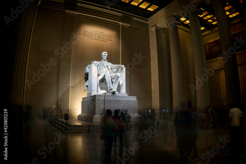 Image of the many tourists inside the Lincoln Memorial.