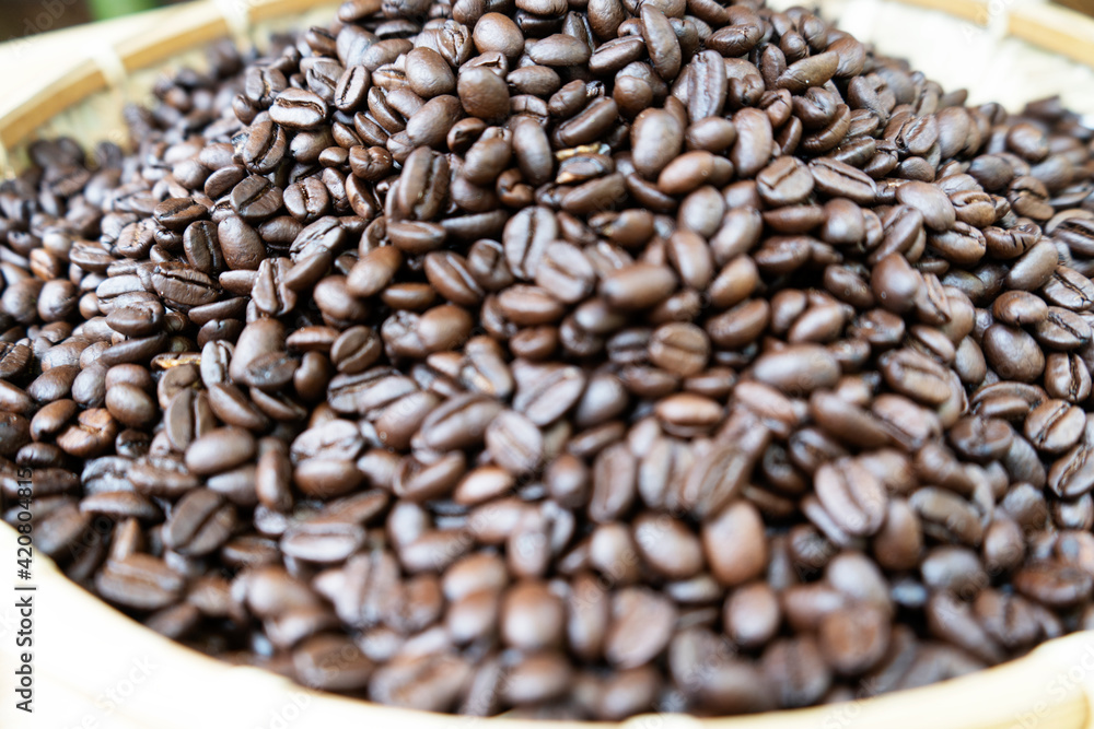 Obraz premium Coffee beans closeup on blurred background