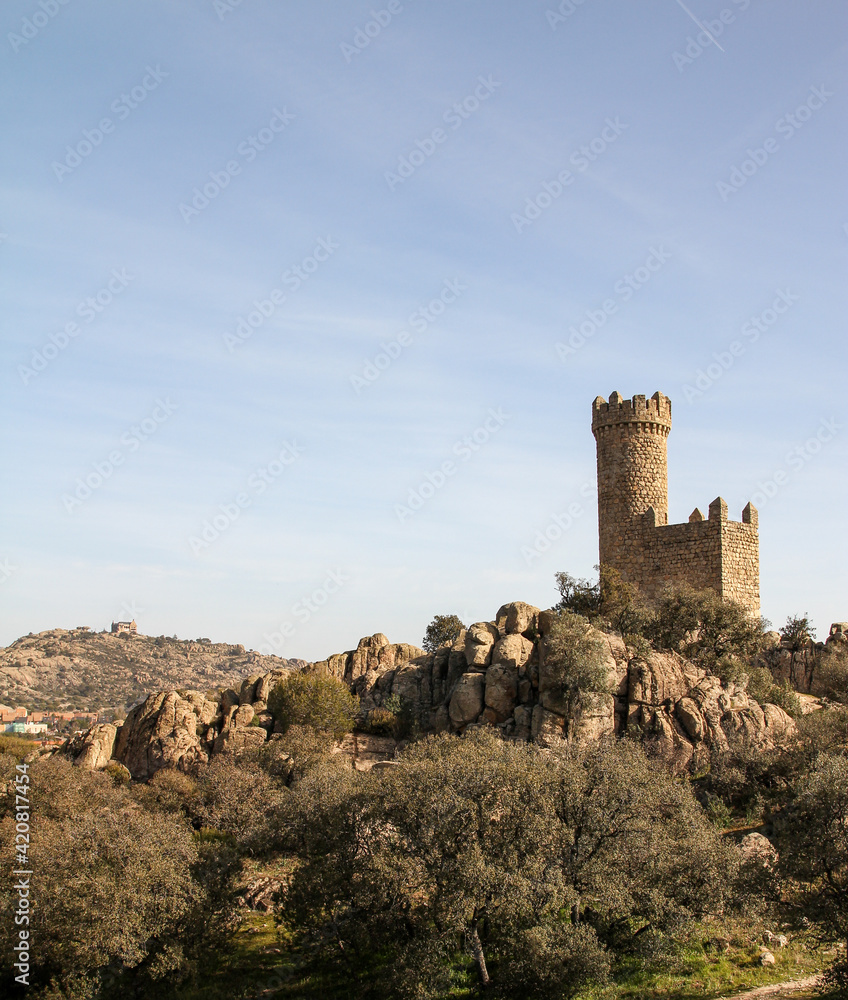 Perspectiva de la Atalaya de Torrelodones y el Castillo al fondo