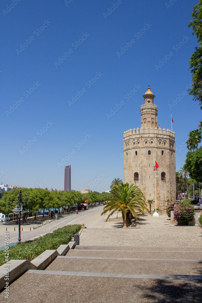 Vista de Sevilla y la Torre del Oro