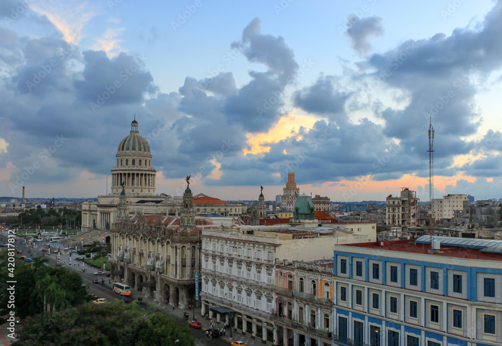 Capitole et paysage urbain au coucher de soleil à la Havane, Cuba