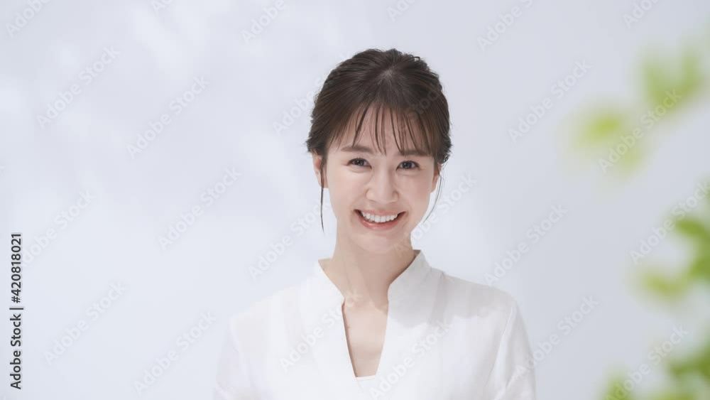 4K・女性・歯・歯並び・オーラルケア・デンタルケア