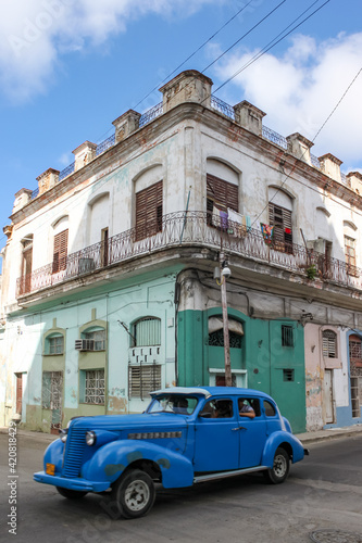 Voiture américaine ancienne, rue de la Havane, Cuba © Atlantis
