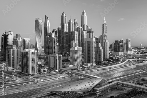 Obraz na płótnie Amazing rooftop view on Dubai Marina skyscrapers and Sheikh Zayed road, Dubai, United Arab Emirates
w salonie