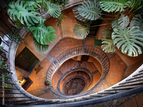Soleil'house in the St Georges district in Lyon. This 17th century house was owned by Barou du Soleil. A staircase leads to an oval gallery.