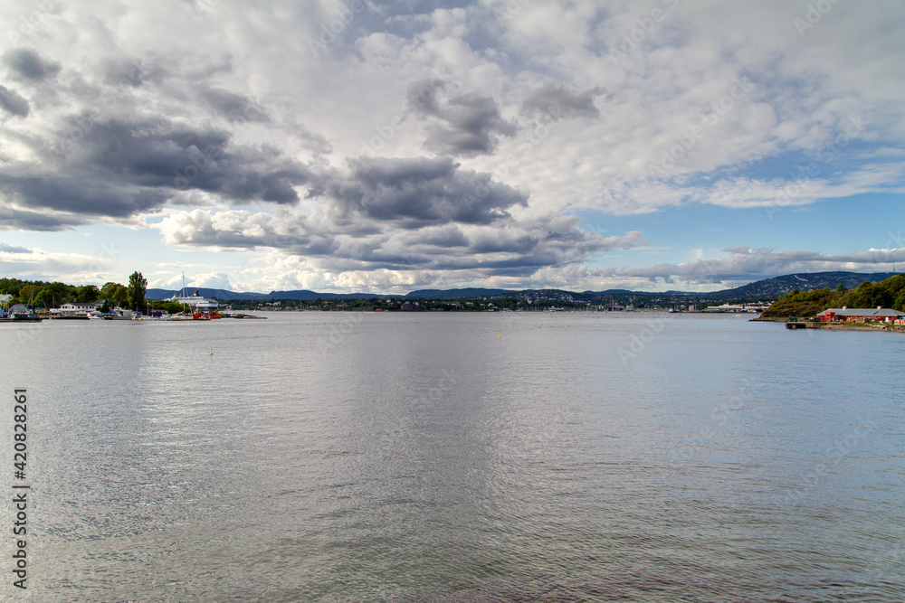 Panoramica, vista, panoramic o view desde la Isla o Island de Hovedoya en la ciudad de Oslo, pais de Noruega o Norway