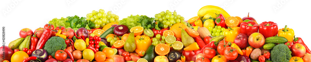 Naklejka Szeroki panoramiczny zestaw dojrzałych, soczystych owoców, jagód i warzyw na białym tle