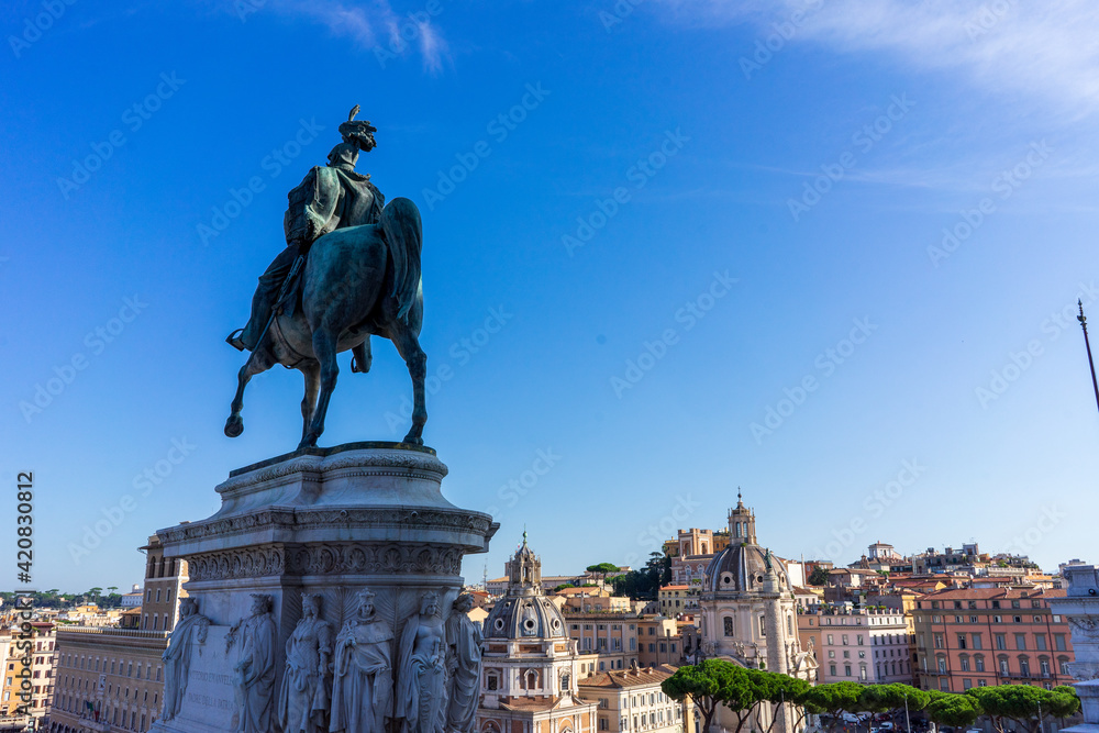 Estatua monumento Victor Manuel II en Roma, Italia
