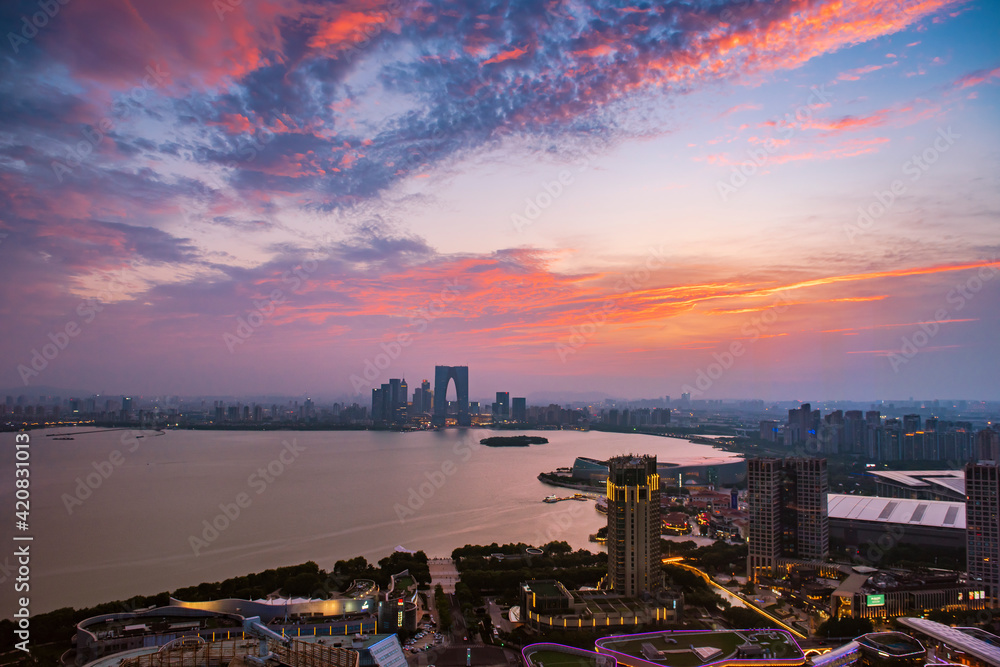 Obraz premium sunset over the city