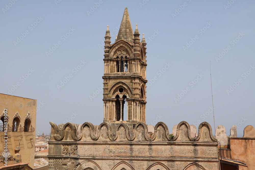 Fototapeta premium Old architecture in Palermo, Sicily Italy
