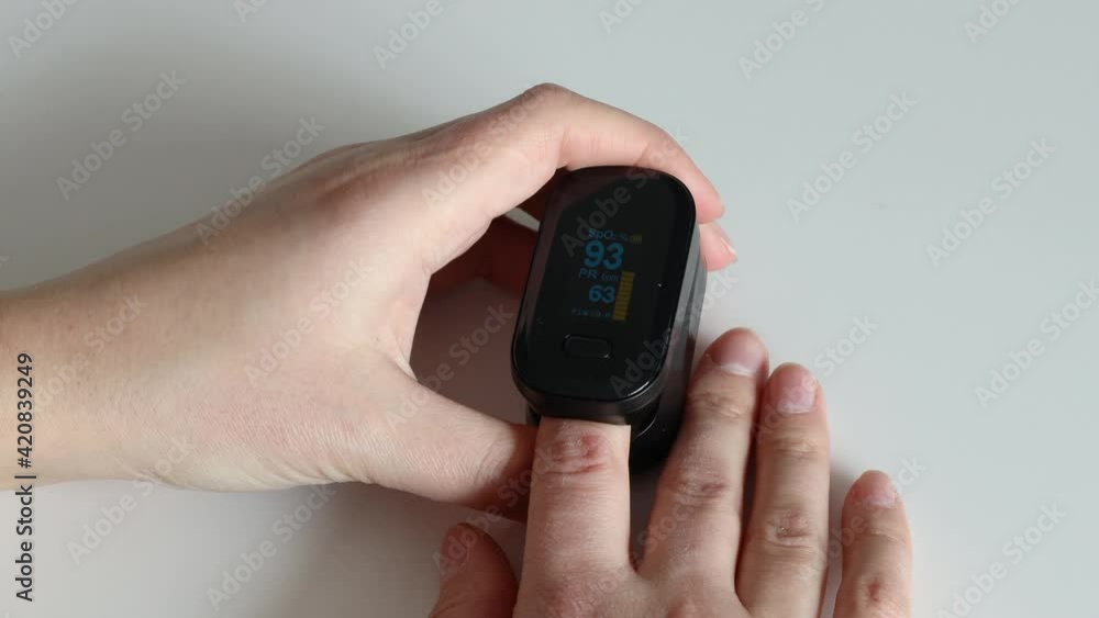 Monitoring oxygen saturation with digital pulse oximeter Monitoring oxygen saturation with digital pulse oximeter