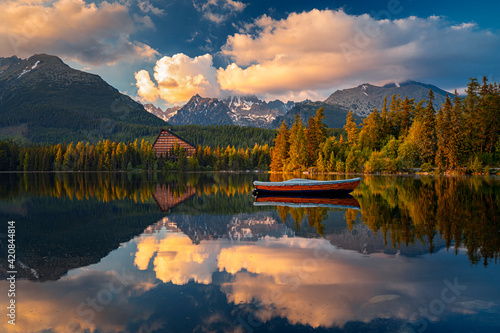 Obraz na płótnie Mountain lake Strbske pleso (Strbske lake) and High Tatras national park, Slovakia w salonie
