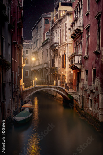  Venice between bridges and canals 
