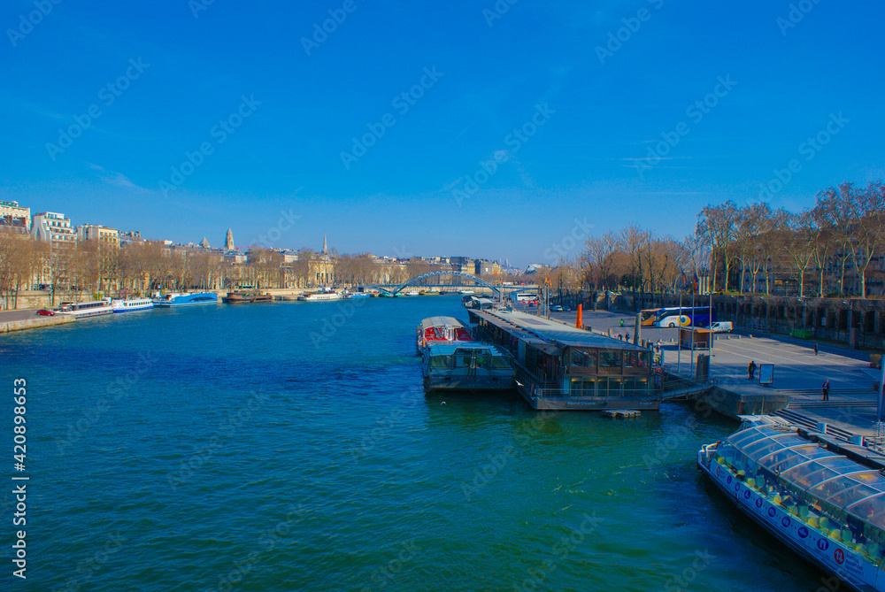 Fototapeta premium セーヌ川の畔（フランス・パリ）