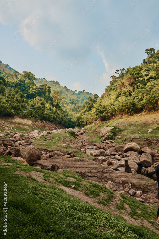 Track to Chong lom waterfall, Khun Dan Prakan Chon Dam