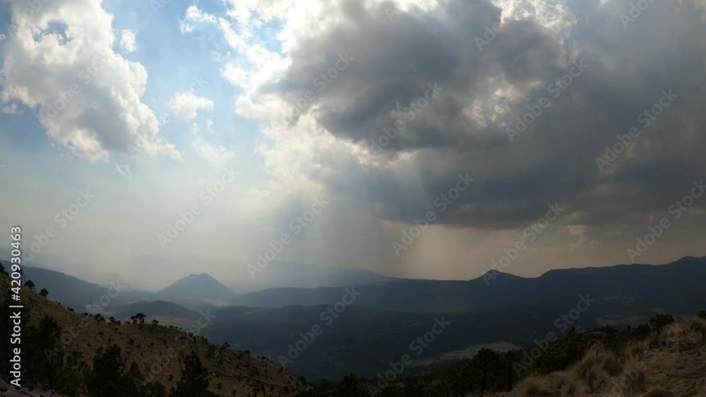 Nubes en movimiento en Cumbres de Ajusco, Ciudad de Mexico Nubes en movimiento en Cumbres de Ajusco, Ciudad de Mexico