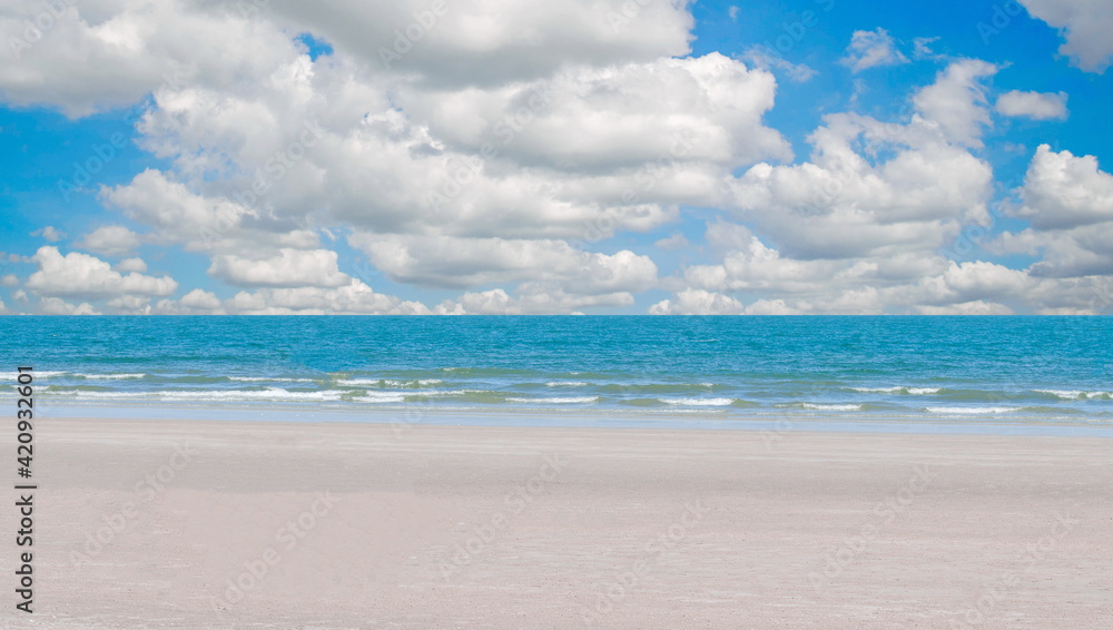 Popular seaside attractions in Thailand. Beaches that can be traveled throughout all seasons. Sky with clouds and blue sea. Popular seaside attractions in Thailand. Beaches that can be traveled throughout all seasons. Sky with clouds and blue sea.