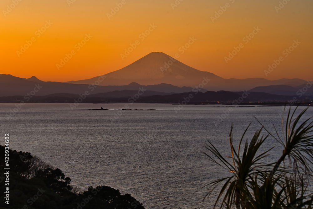富士山と夕焼け〜江ノ島から