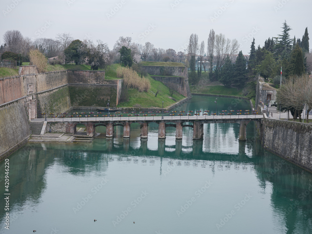 Schräge Brücke