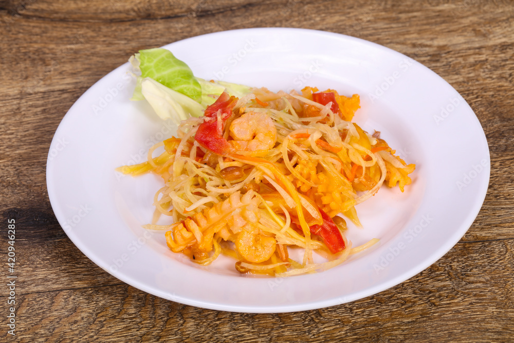 Thai salad with papaya and prawn