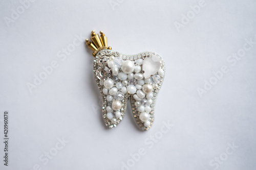 Slika na platnu Tooth from beads and crystals on white background