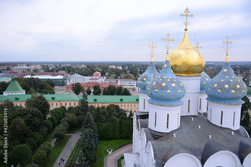 Obraz premium SERGIEV POSAD, RUSSIA - September 12, 2020: View to the Holy Trinity Saint Sergius Lavra from the top of Bell Tower