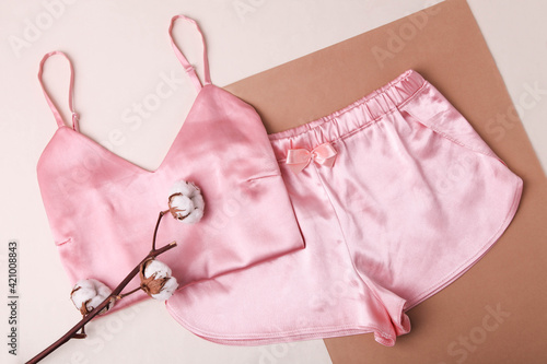 Fényképezés Pink satin female nightie
