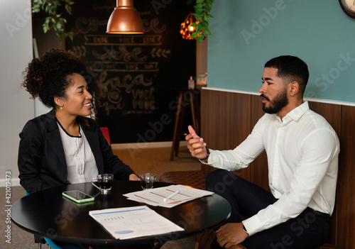 Obraz na plátne black business man pitching about new project and ideas at cafe office