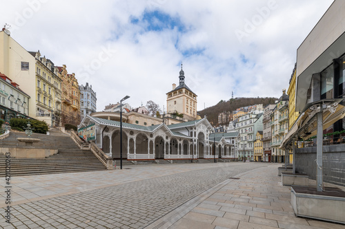 Fototapet The Market Colonnade in the center of famous czech spa town Karlovy Vary (Karlsb