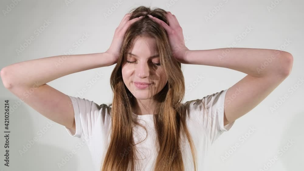 show a headache with gestures show a headache with gestures