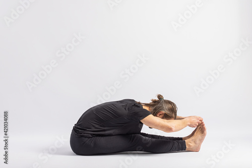 (43-104) Seated pincer pose (Dandasana) Yoga Posture (Asana)