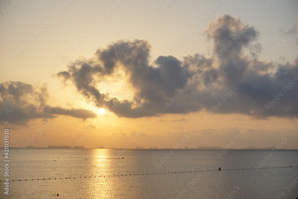 Obraz premium sunset over the sea