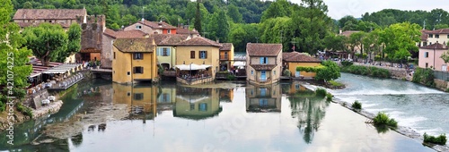 Borghetto è una frazione del comune di Valeggio sul Mincio, in provincia di Verona. È incluso tra i borghi più belli d'Italia photo