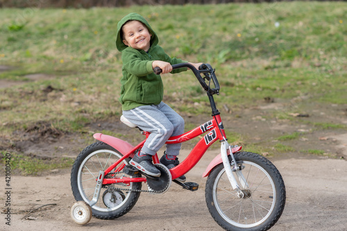 Fototapeta Naklejka Na Ścianę i Meble -  The boy rides a bicycle 