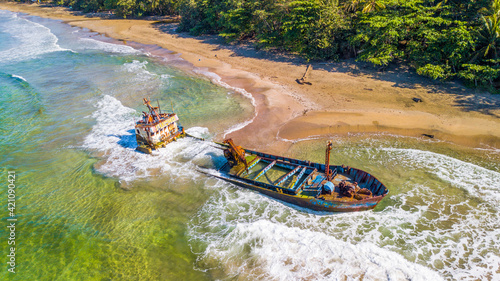 Shipwreck in manzanillo puerto viejo