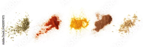 Obraz  z motywem Set spices pile, oregano, red paprika powder, turmeric, cinnamon, ginger, isolated on white background, top view texture