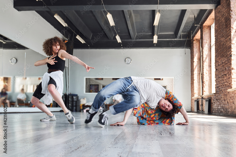 Fototapeta premium Jolly plastic guy practicing breakdance in studio