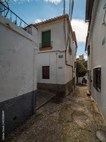 narrow street in the old town of Granada with Old Albaicin buildings, Spain © Hans Hansen