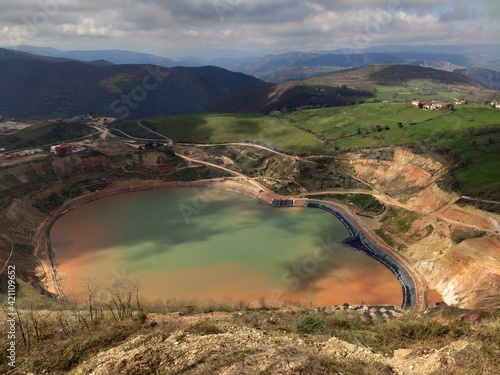 Εκτύπωση καμβά Orovalle Minerals, gold mining in Boinas valley, Belmonte de Miranda, Asturias,