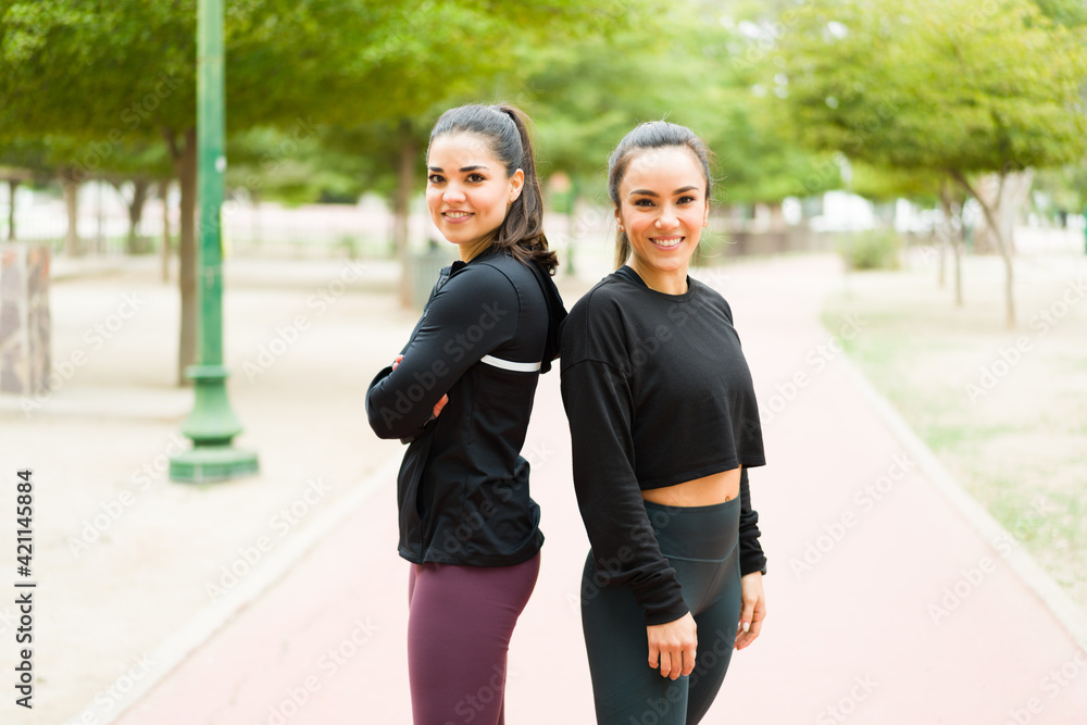 Obraz premium Happy workout partners in activewear exercising outdoors