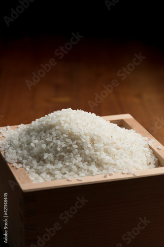 木の枡いっぱいのお米