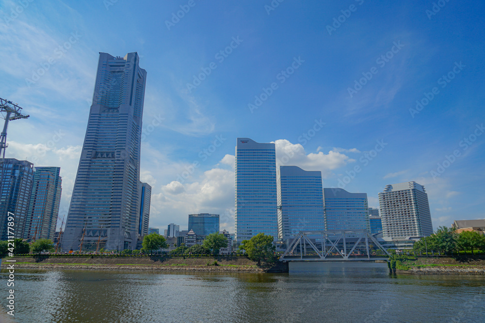 初夏の横浜みなとみらい街並み