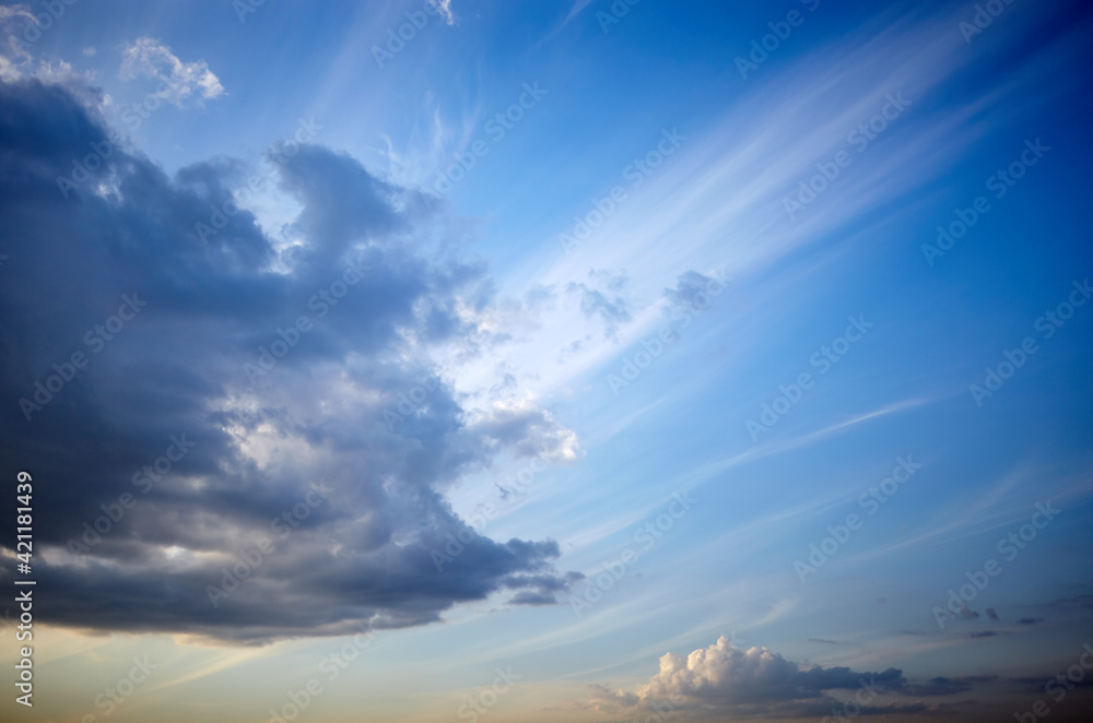 Obraz premium Blue sky background with cumulus clouds