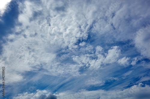 Fototapeta Naklejka Na Ścianę i Meble -  Blue sky background with cumulus clouds