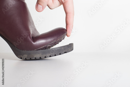 Quadro em tela Poor-quality spring-autumn women s shoes in which the sole has come off