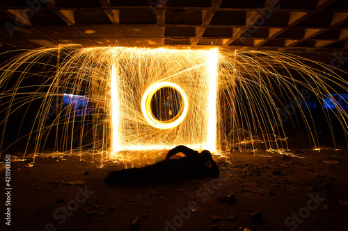 Circular light painting with steel wool