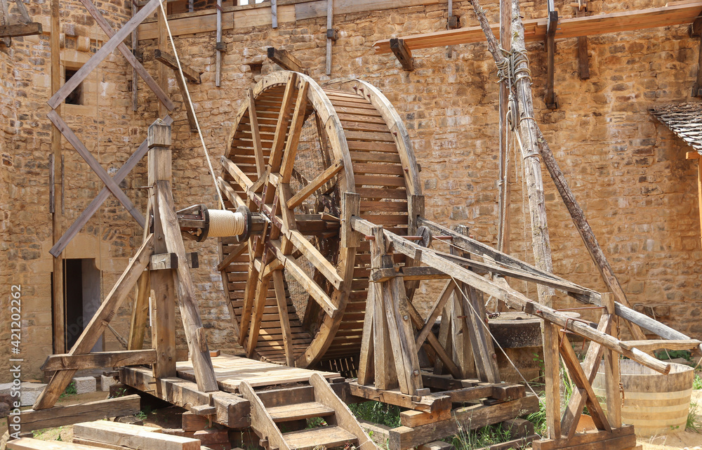 Roue de carrier, chantier du château de Guédelon, Bourgogne