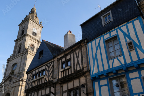 L   glise Saint-Patern et maisons    pans de bois    Vannes en Bretagne