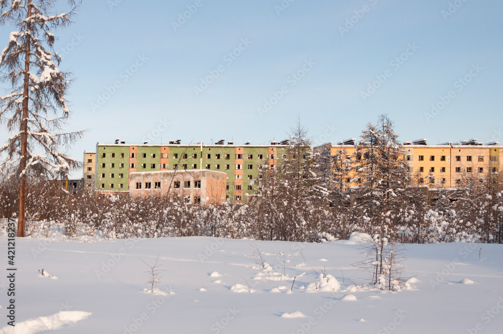 Φωτογραφία Abandoned apartment buildings in the ghost town Kadykchan, famous for coal mines